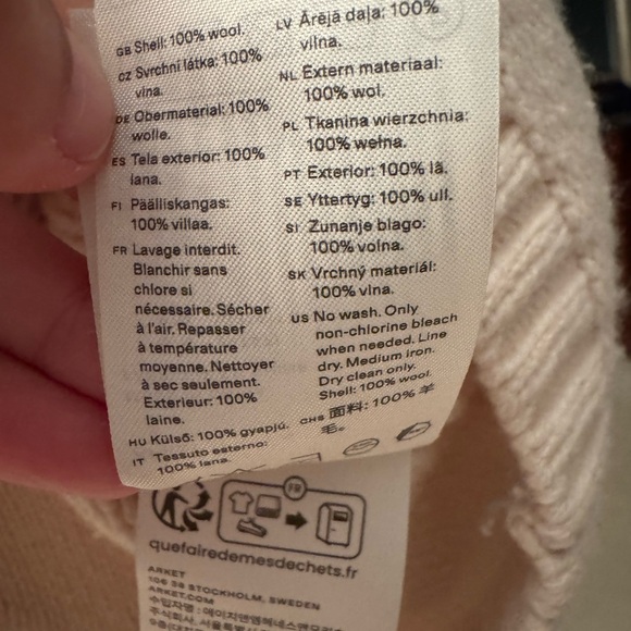 Stylish Arket 100% wool sweater - Picture 8 of 8